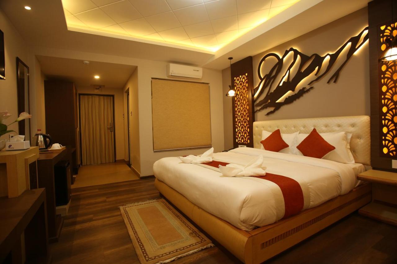 Hotel White Himal Pokhara Zewnętrze zdjęcie