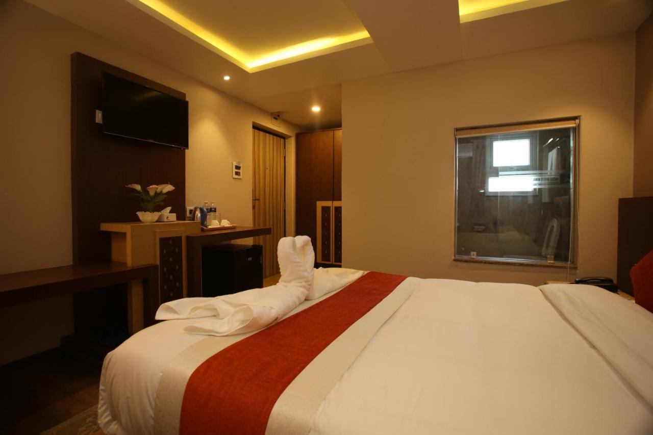 Hotel White Himal Pokhara Zewnętrze zdjęcie