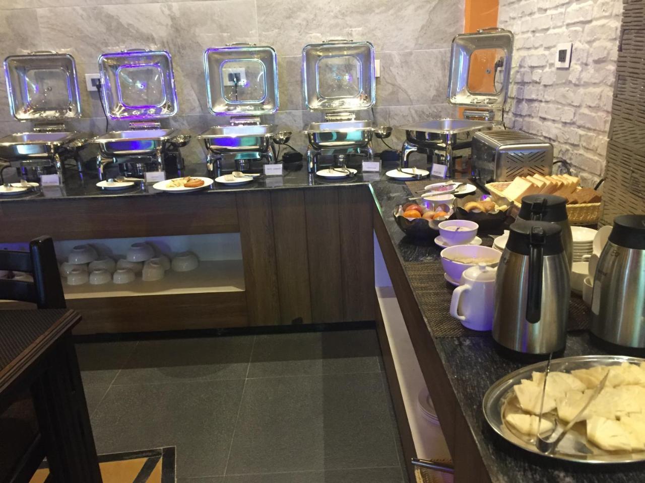 Hotel White Himal Pokhara Zewnętrze zdjęcie